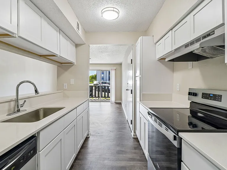 Falcon Point Apartments — Photo 1