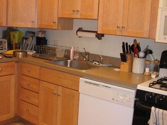 3rd image of 510 Lombard St APT B