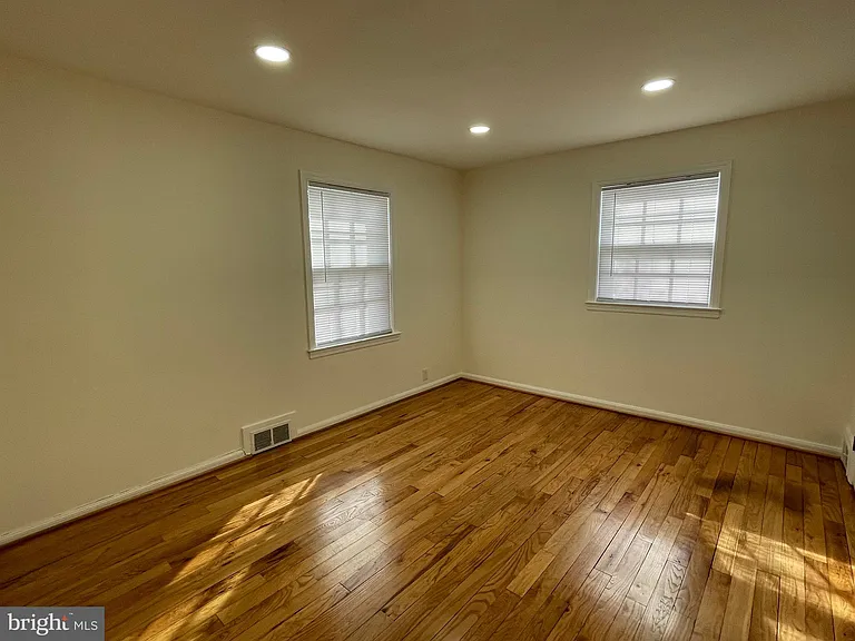 2924 Marshall St — Photo 28