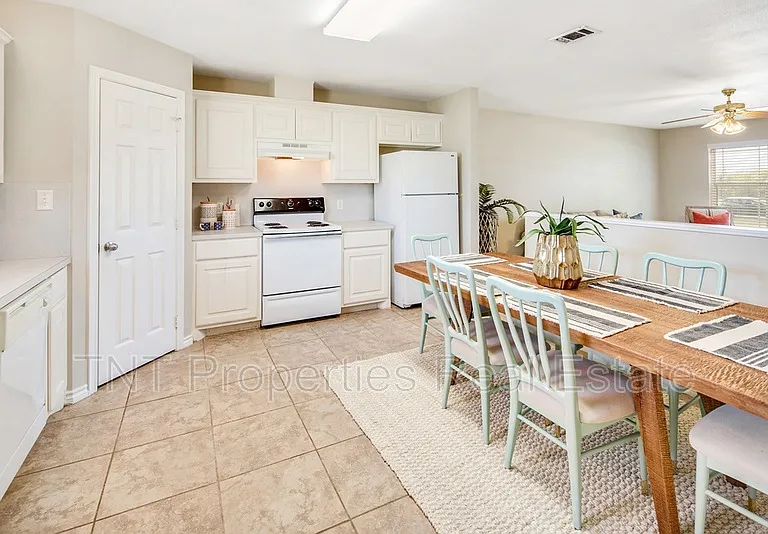 9803 Riskys Ranch Dr — Photo 7