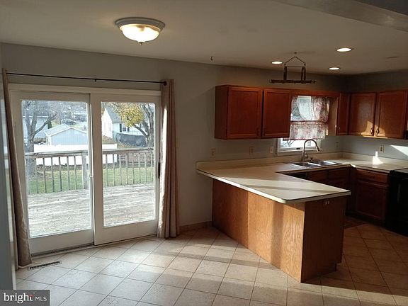 5th image of 17 Wood St