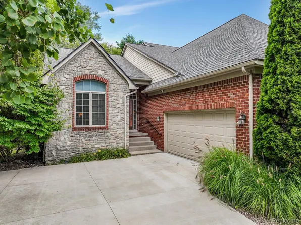4703 Oakhurst Ridge Rd, Clarkston, MI 48348