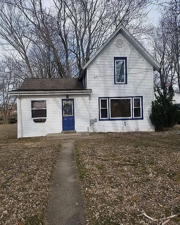 2nd image of 102 S Stake St