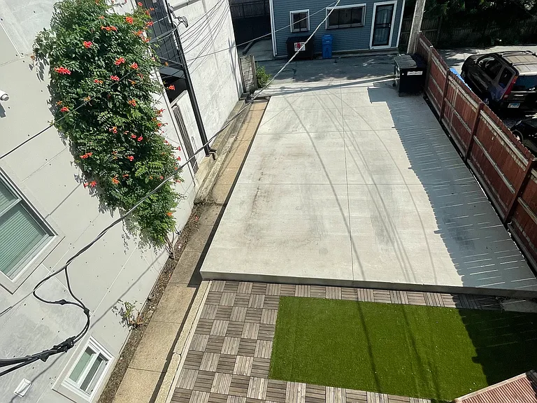 1317 W Erie St #3R — Photo 8