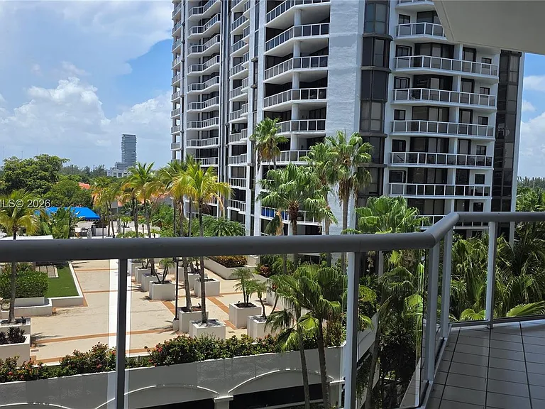 3610 Yacht Club Dr #615 — Photo 12