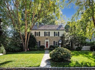 8 Oakstwain Rd, Scarsdale, NY 10583
