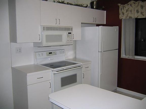 3rd image of 8017 Lake Dr APT 204