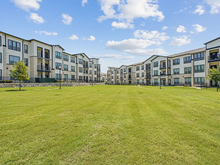 Enclave Falcon Pointe — Photo 23