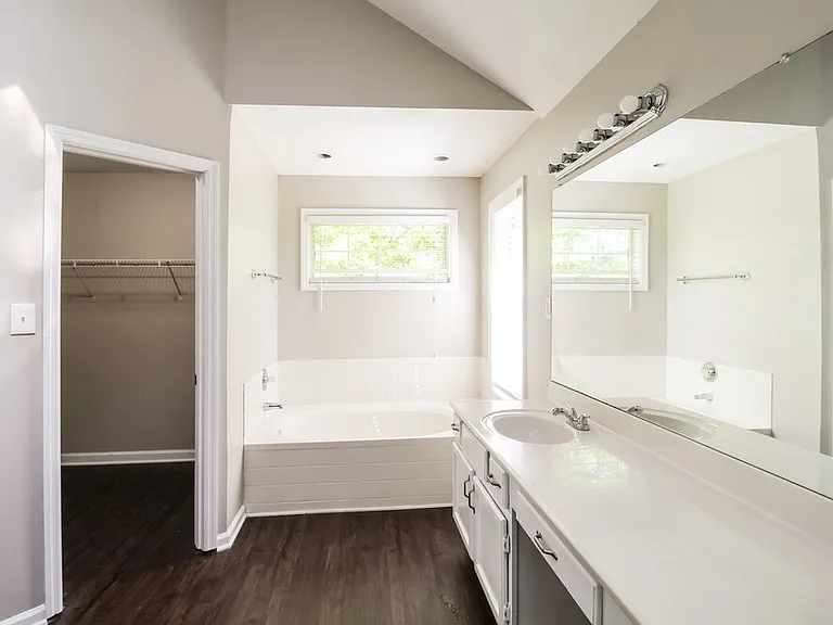 671 Woodstone Rd — Photo 10