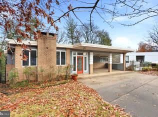 2745 N Radford St, Arlington, VA 22207