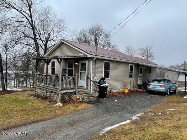 83 School House Rd, Montgomery, PA 17752