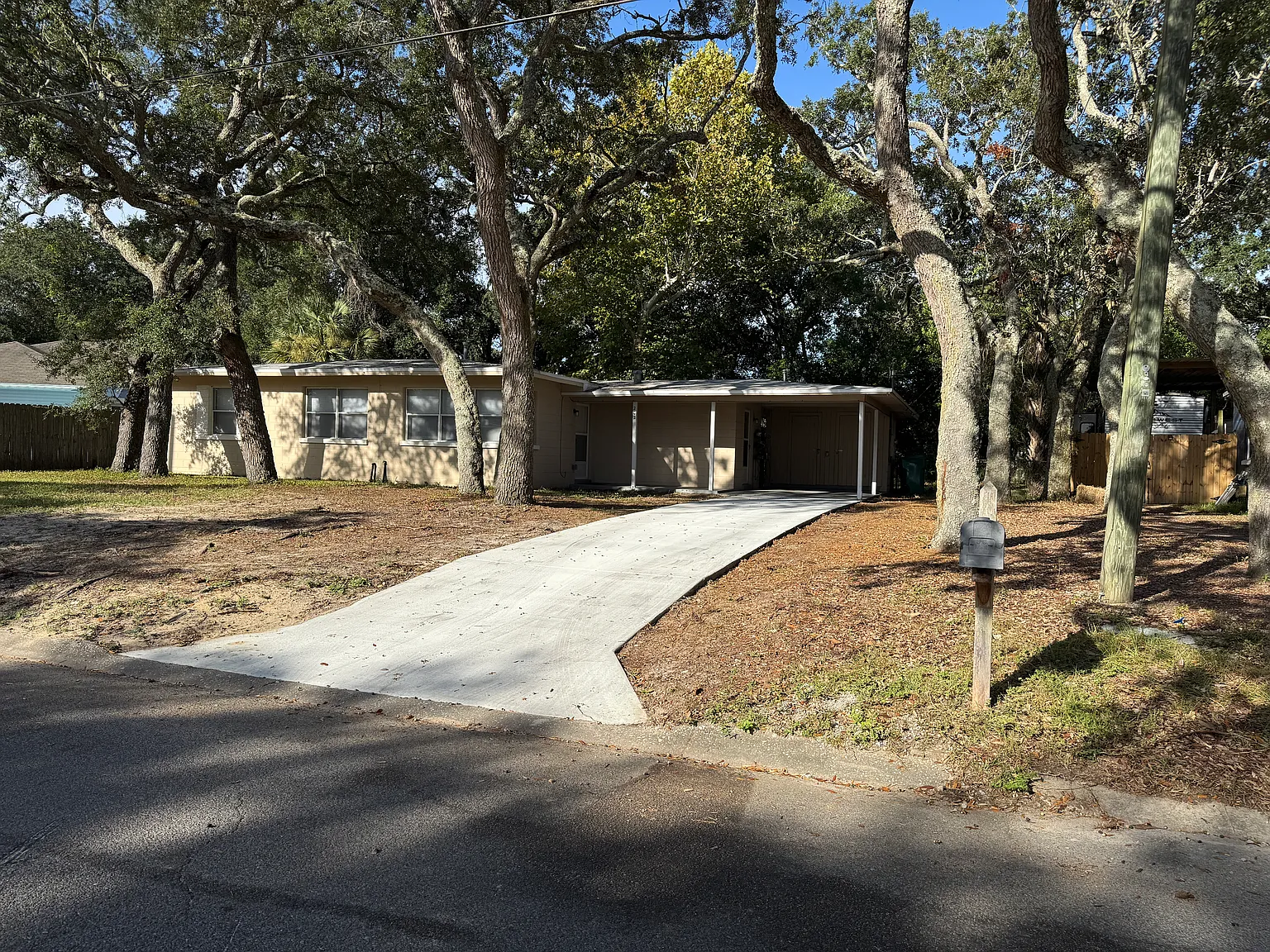 3 bed, 933 sqft, $1,695 — Photo 1
