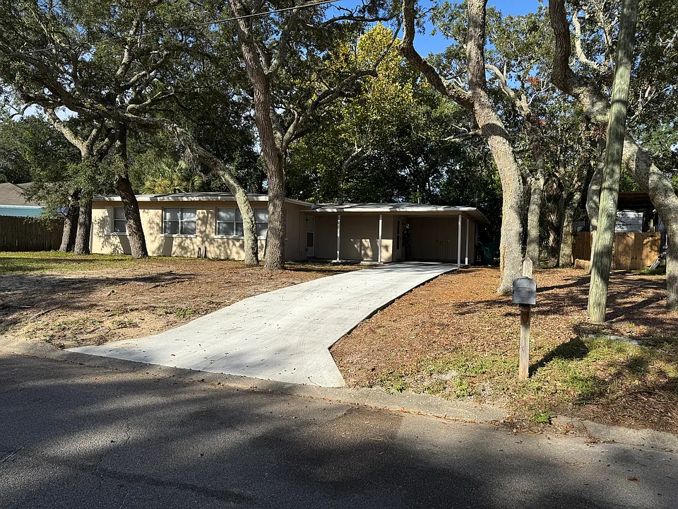 202 Forest Dr