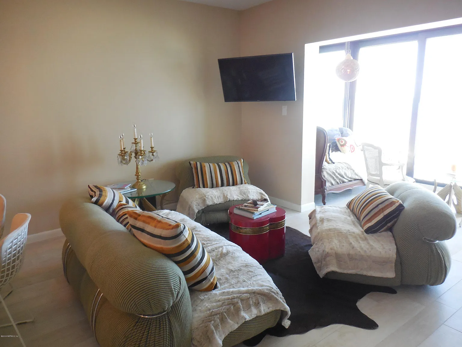 1 bed, 1.0 bath, 715 sqft, $3,500 — Photo 2