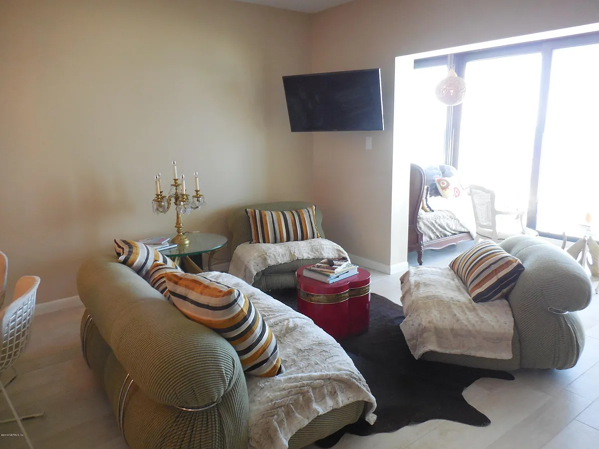 Photo 2 of 16 - 829 S 1st St #3E - Jacksonville Beach, FL Building Photo - 829 S 1st St #3E