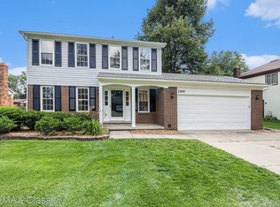 2989 Lessiter Dr, Lake Orion, MI 48360