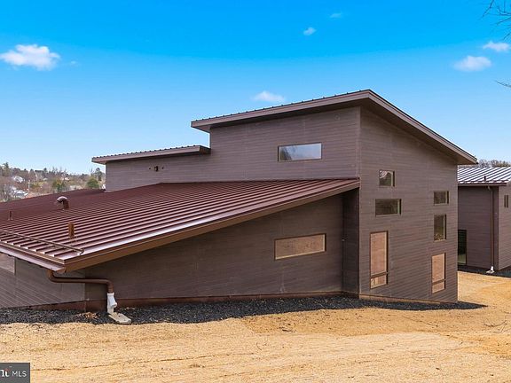 4th image of 308 Ridge Rd