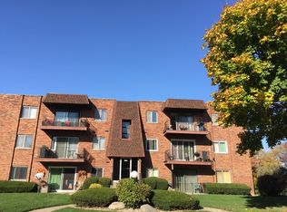 5704 W 128th St #2B, Crestwood, IL 60445