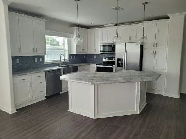 2505 E Bay Dr — Photo 2