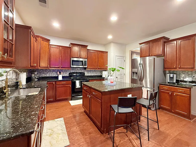 126 Comiskey Park Cir — Photo 5