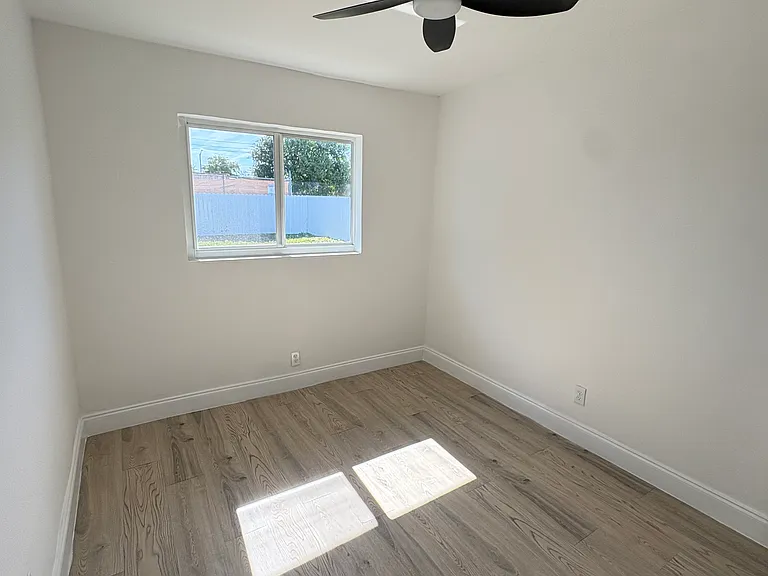 2572 NW 20th St #A — Photo 20