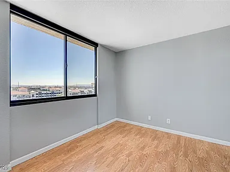3930 University Center Dr #806 — Photo 20