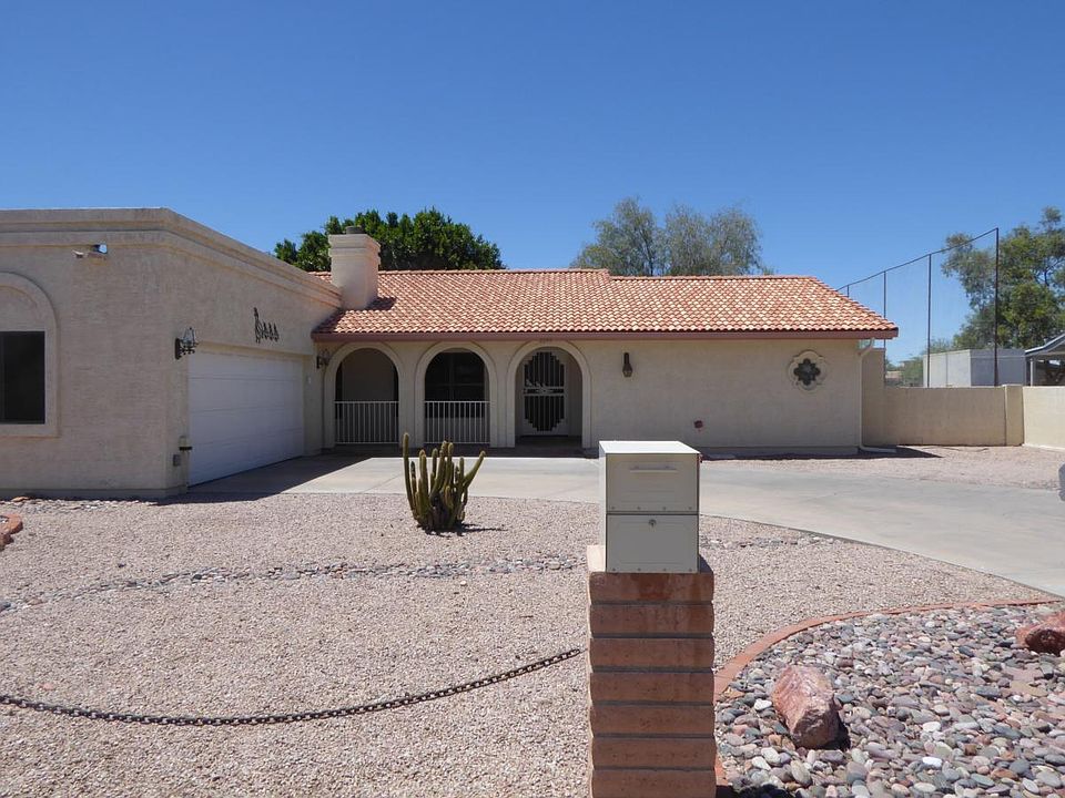 Lockable mail box / front of house