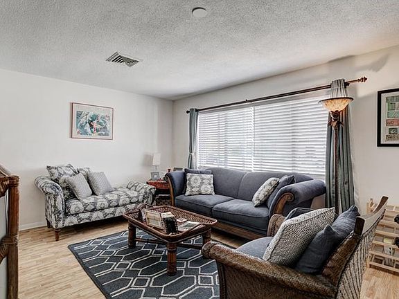 5th image of 1485 Canterbury Dr