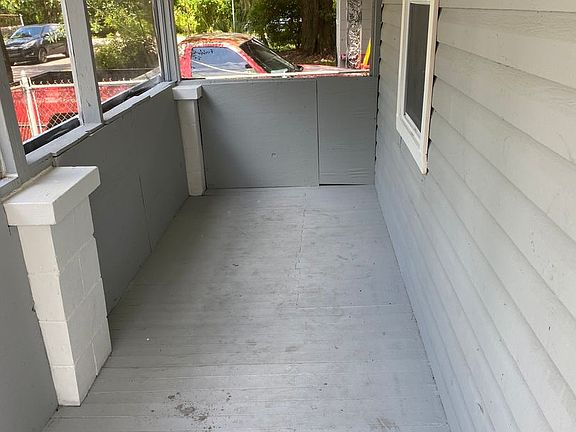 3rd image of 1554 W 17th St