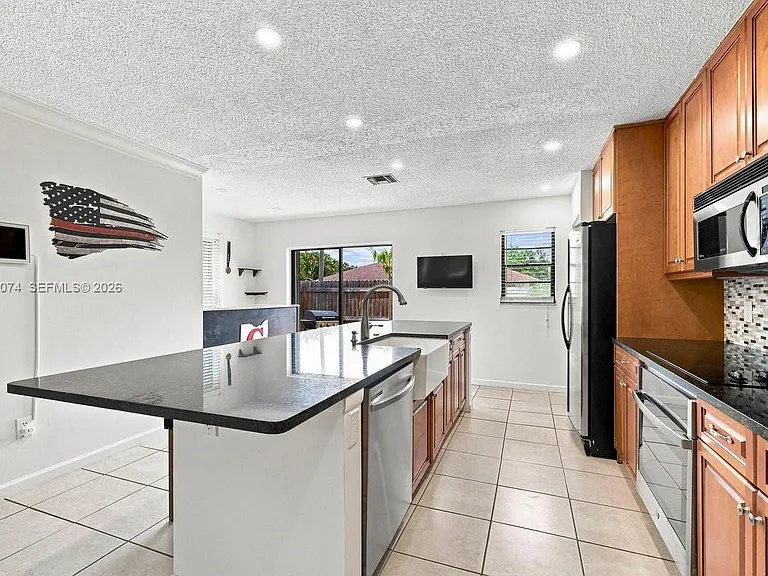 206 SE 1st Cir #13B — Photo 6