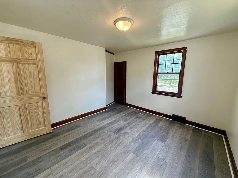 1314 W Thomas St — Photo 11