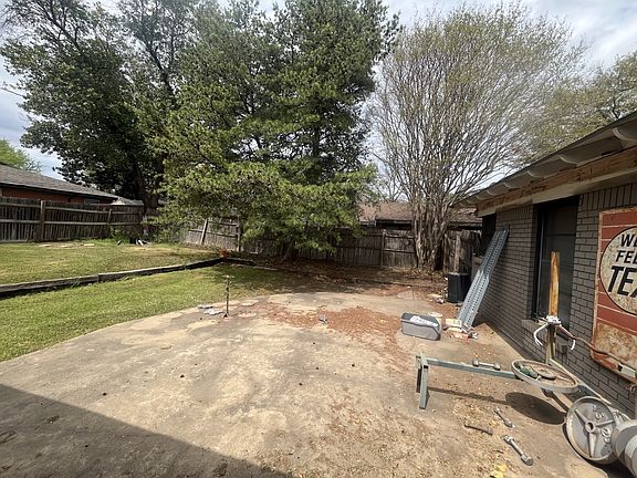 4th image of 301 Makarwich Ct