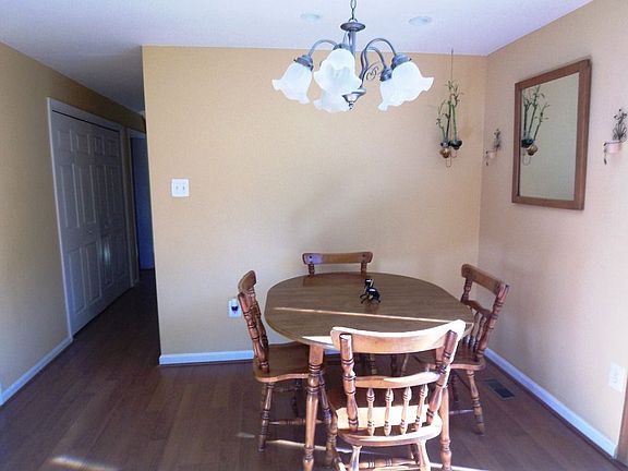 Eat-in area/Dining Room