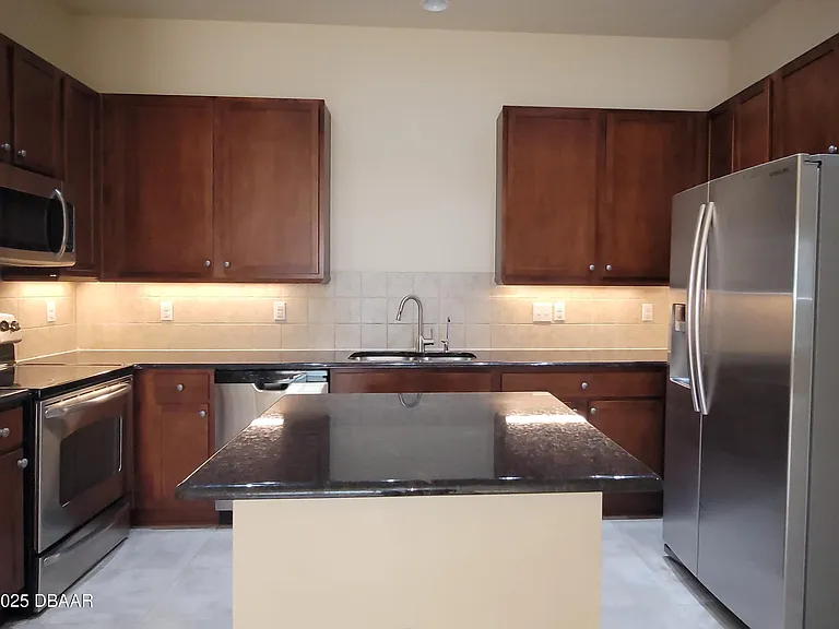 1028 Kilkenny Ln — Photo 8