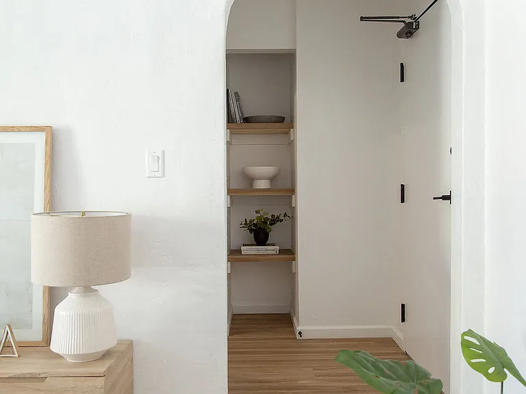 1665 N Sycamore Ave — Photo 3