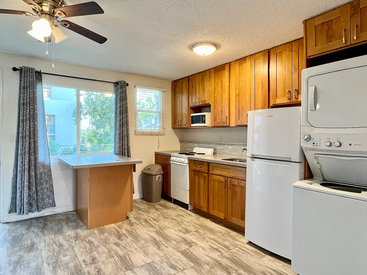427 Pau St — Photo 3