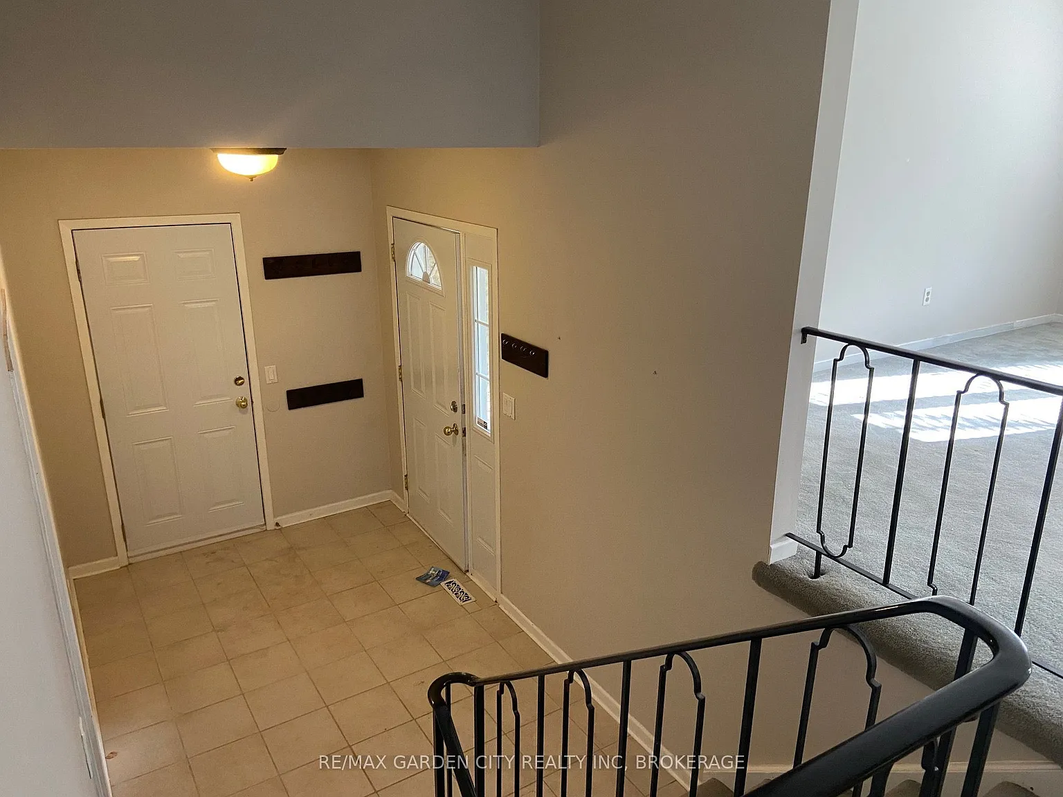 3 bed, $2,200 — Photo 2