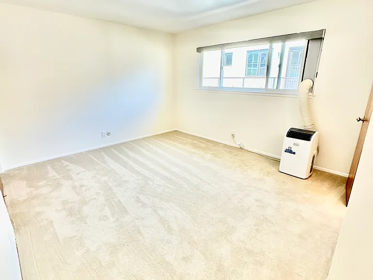 Master Bedroom w/Black & Decker A/C
