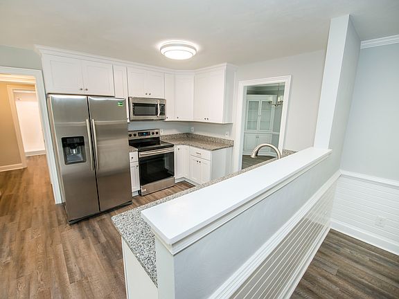 3rd image of 913 Glenda Cres