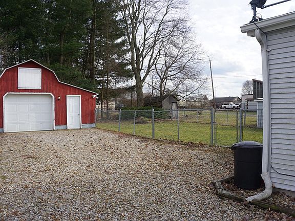 2nd image of 710 Pearl Dr