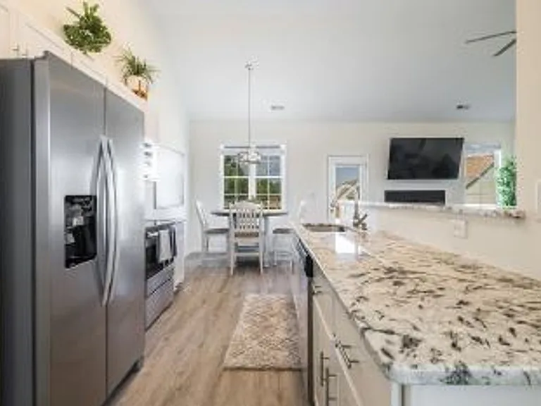 305 Broadleaf Dr — Photo 8
