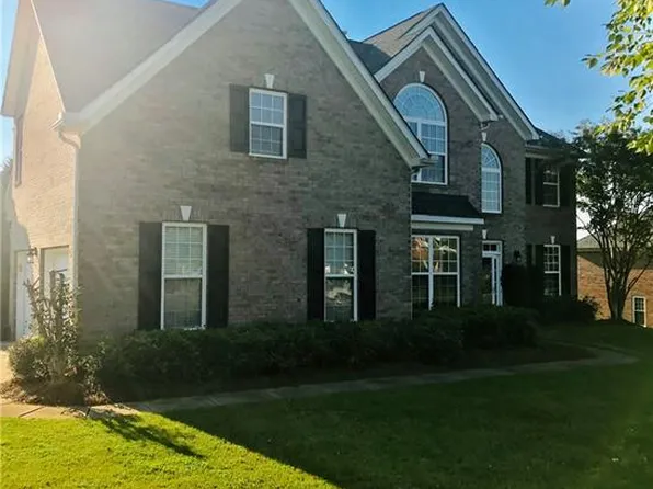 105 Summer Breeze Cir, Statesville, NC 28677
