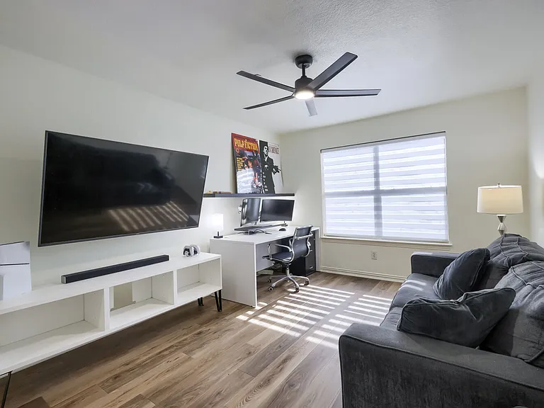 9809 Cambria Ct — Photo 11