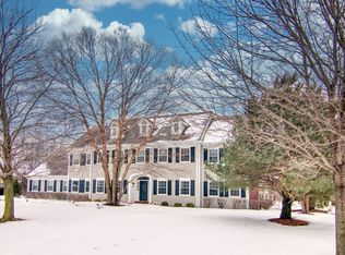 133 E Ironwood Cir, Mequon, WI 53092
