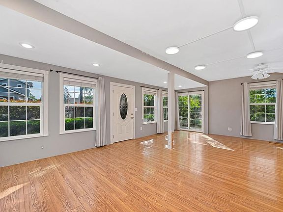 4th image of 4109 Hill St