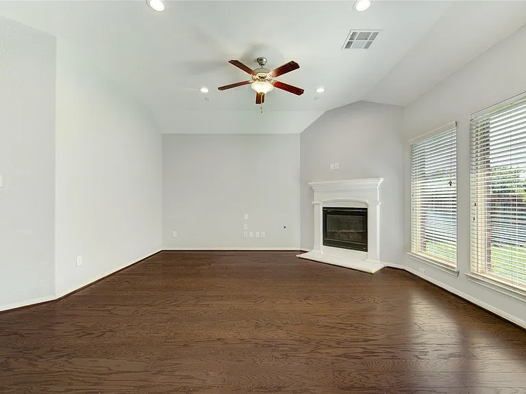 9802 Massanutten Ln — Photo 15