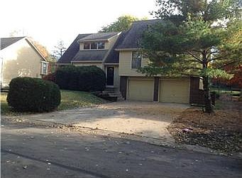 1st image of 104 SE Saratoga Dr