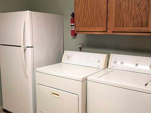 3rd image of 1001 N Sumner St APT 10