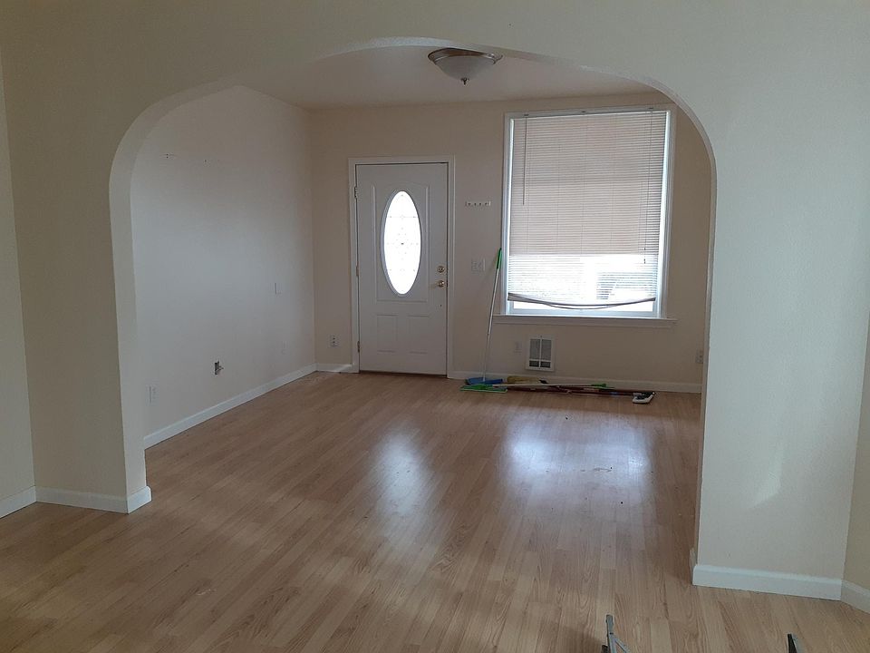 1st image of 901 Pleasant Ave APT 1