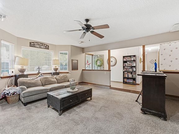 4th image of 9650 Springlake Dr